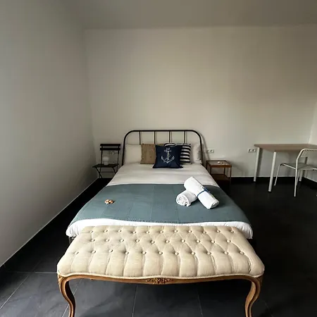 Near Ramblas - Only For Over 32 Days Apartment *