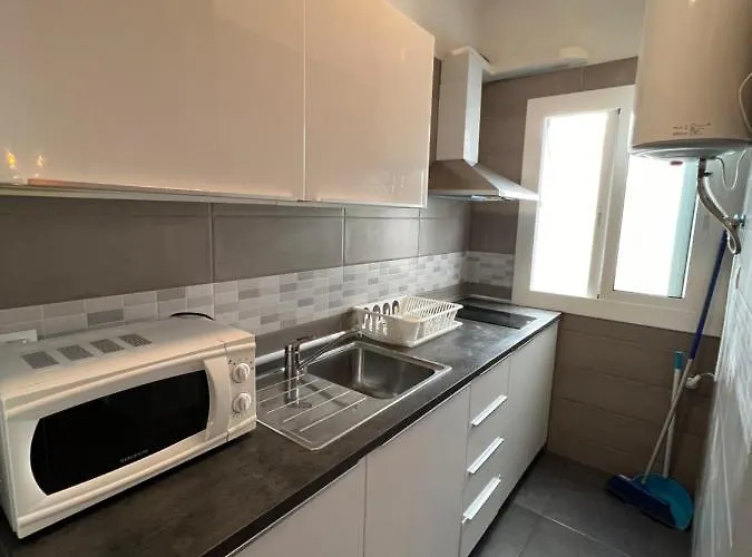 Near Ramblas - Only For Over 32 Days Apartment